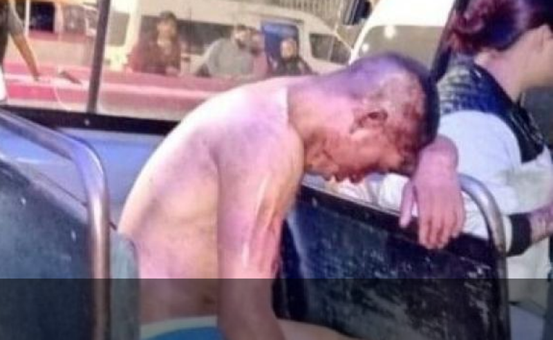 Pasajeros dan tremenda “zapatiza” a LADRÓN y lo dejan en calzones en Pantitlán