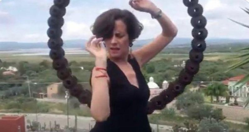 Denisse Dresser “perrea” al ritmo de Maluma por esta razón