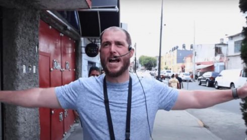 Primero lo expulsan de Tepito y ahora PREDICADOR acude a sermonear a sexoservidoras