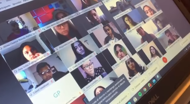 Alumnos exponen maltrato de MAESTRA en línea; facultad la separada de su cargo (VIDEO)