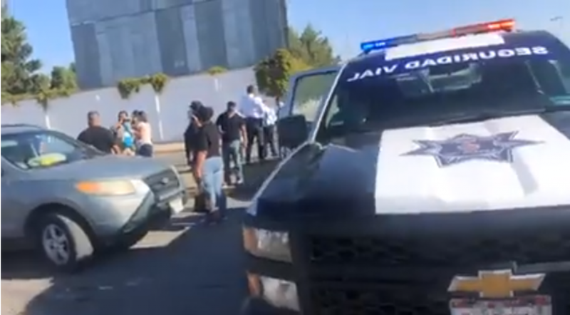 En Chihuahua BLOQUEAN manifestación pro-AMLO, pero a las anti-AMLO sí las dejan protestar