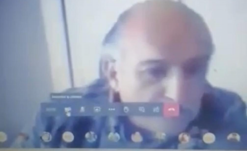 “Los pobres ya se quedaron”, maestro del CCH regaña a uno de sus alumnos por no tener cámara