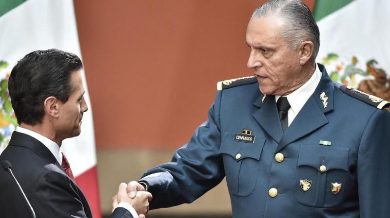 AMLO adelanta: Este martes sabremos si Cienfuegos enfrenta su proceso en libertad o en prisión