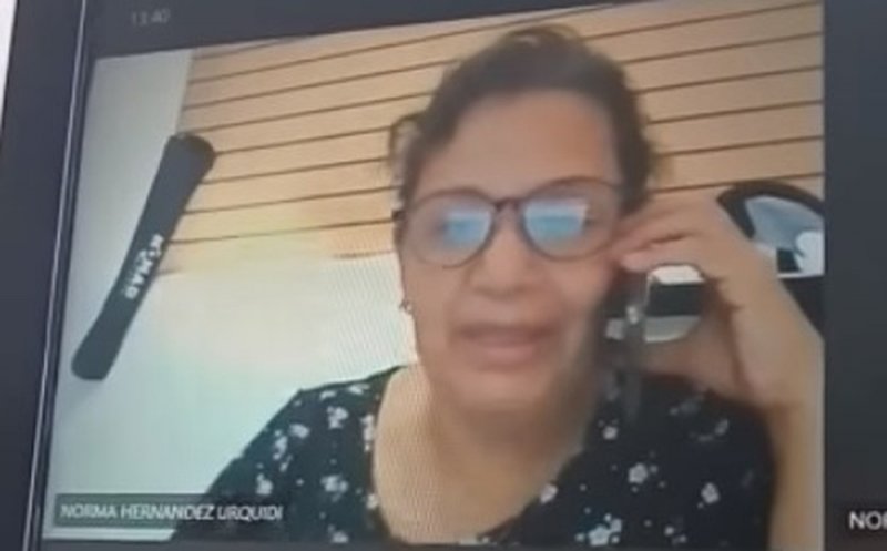 Alumnos EXHIBEN a maestra que olvidó apagar su micrófono en clase y los llama 