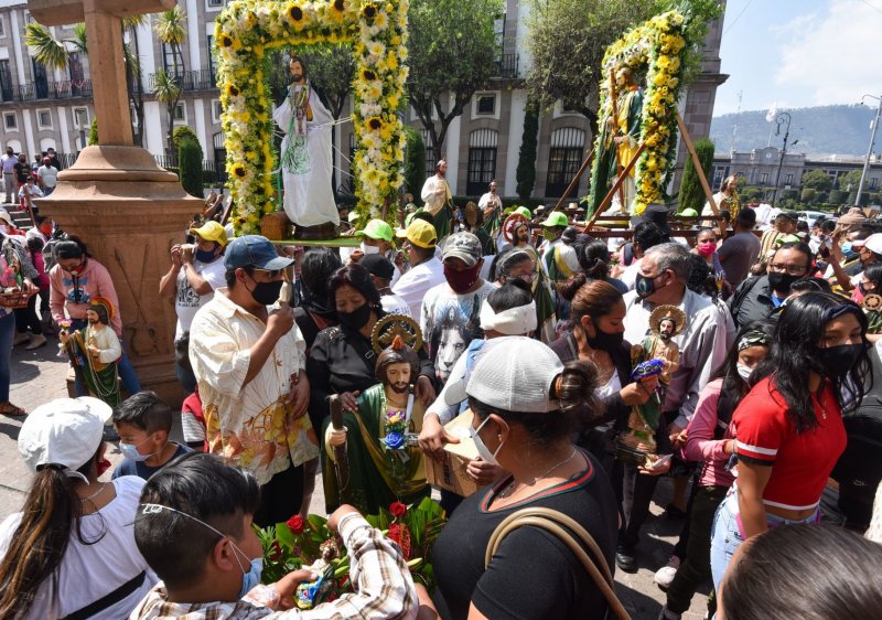Fieles desafían la pandemia y acuden a festejo de San Judas: “Mi fe es más grande que el Covid”