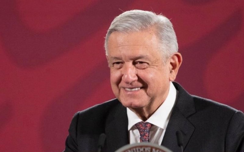 AMLO enviará a 30 mil especialistas médicos al extranjero para formarse 