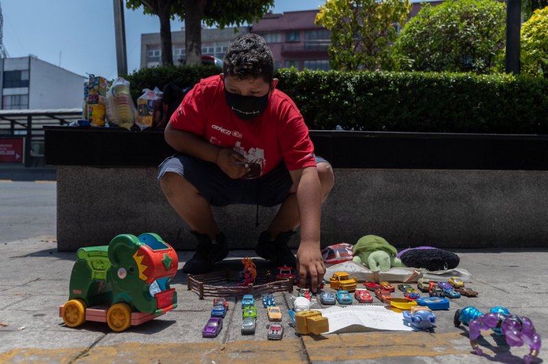 “Durante días no tuvimos nada de comer”, niño INTERCAMBIA sus JUGUETES por DESPENSA