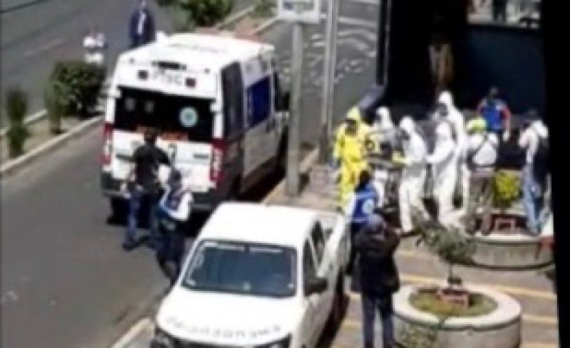 Trasladan a de urgencia a usuario del Metro con síntomas de Covid-19 