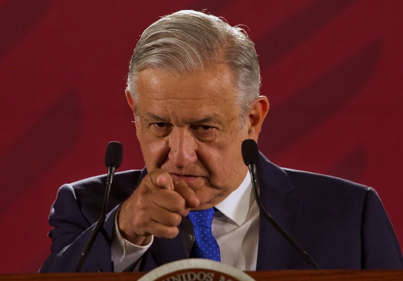 Encuesta revela que crece la percepción negativa sobre AMLO, creen que debería renunciar. 