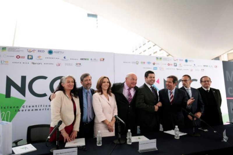 Más allá de memes y Fake News: El arte, la cultura y la ciencia en la red. 