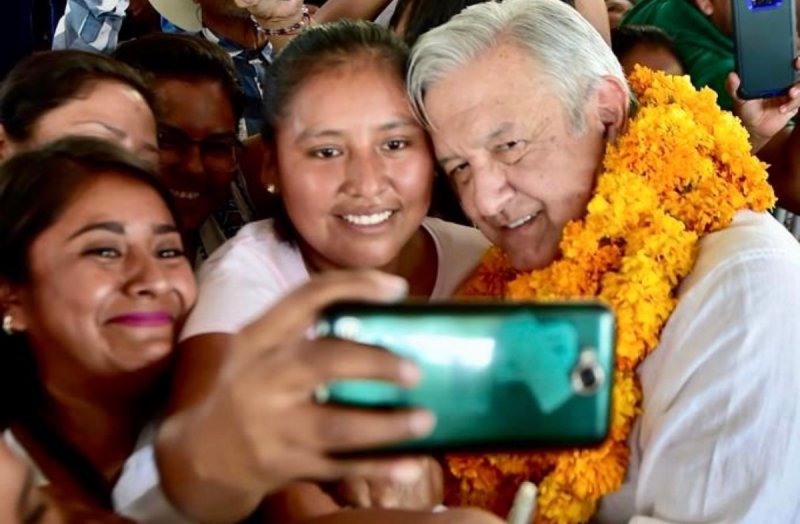 Encuesta De las Heras: A un año de gobierno, Mexicanos creen que AMLO va muy bien.