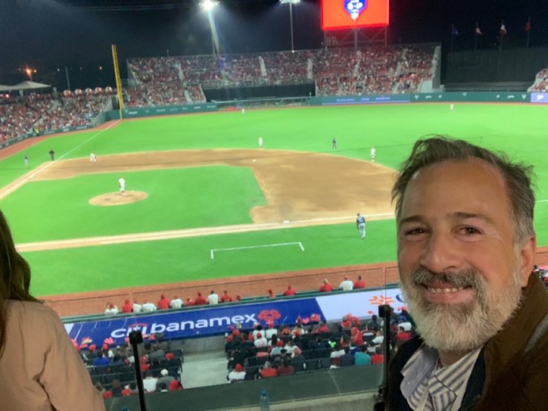 Meade fue de los que más le abuchearon a AMLO en el estadio, aseguran testigos