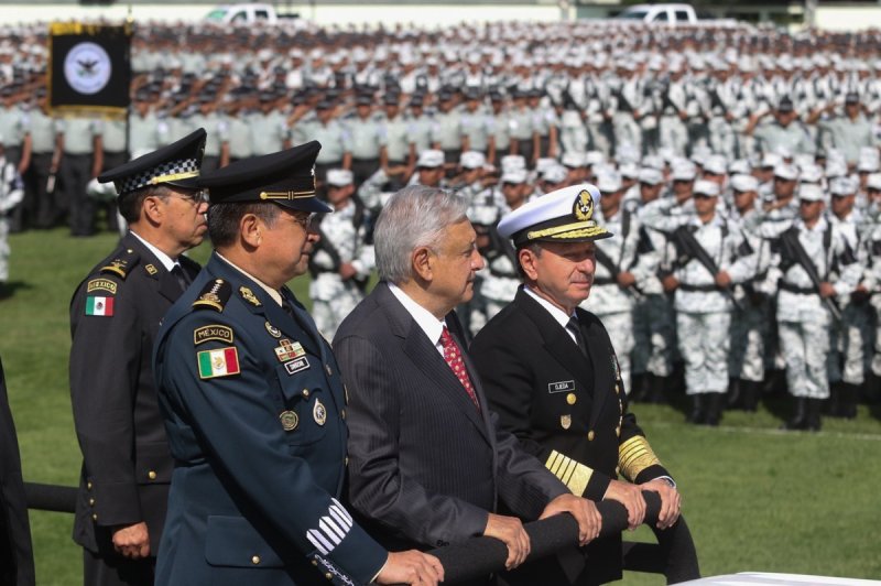 AMLO da banderazo a la Guardia Nacional, el principio del fin del crimen y la delincuencia.