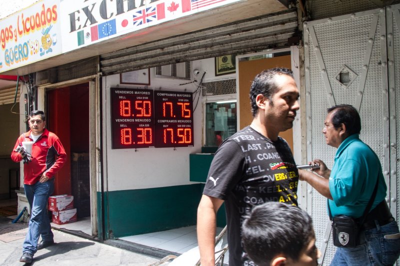 ¿Por qué el dólar subió este lunes hasta a los 20 pesos? EU y China tienen la culpa, mira por qué...