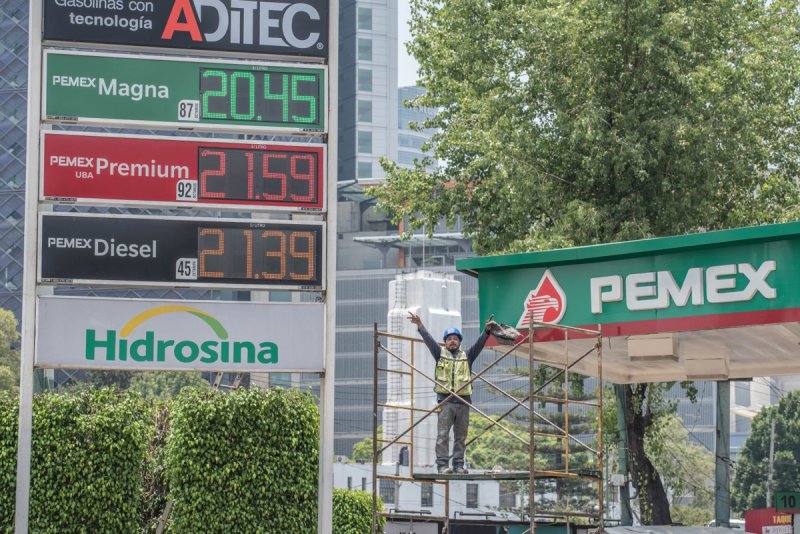 PROFECO y PEMEX cancelarán concesiones a 5 gasolineros por negarse a inspecciones. 