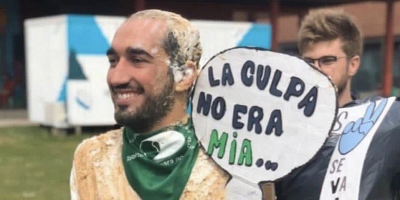 Alumno se burla de feminicidios y universidad le niega la titulación. 