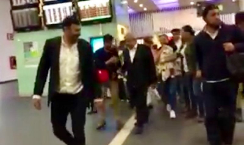 “Necesitamos Texcoco presidente, es insuficiente este aeropuerto”, increpan a AMLO.
