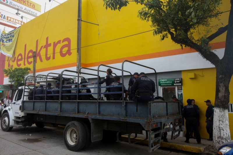 Nuestras tiendas SEGUIRÁN ABIERTAS porque ayudan a los MÁS POBRES: ELEKTRA