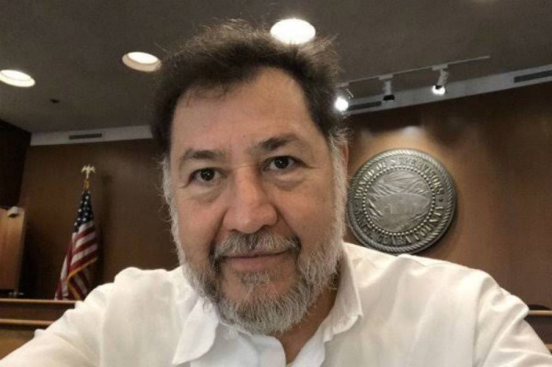 Noroña “quema” a cafetería que no le puso dos tortillas fritas a sus huevos rancheros. 