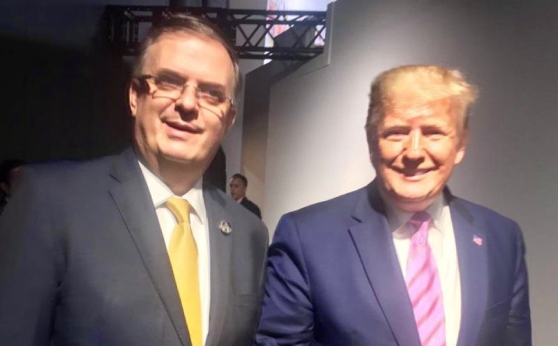 Ebrard y Trump se reúnen y posan sonrientes en Japón, previo al G20