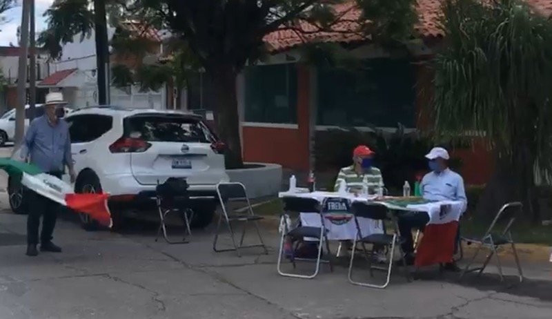 FRENAAA recaba firmas para someter a juicio a López Obrador