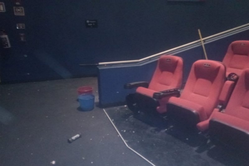Artefacto casero detona en Cinemex de la CDMX, empleado pierde dos dedos. 