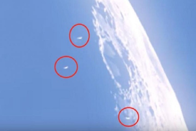 Captan a ovnis dando vueltas a la Luna, observando a la Tierra en emergencia