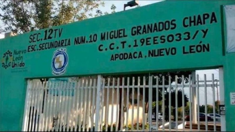 Expulsan a adolescente de secundaria por tener un tío gay y correr el riesgo de ser contagiado.