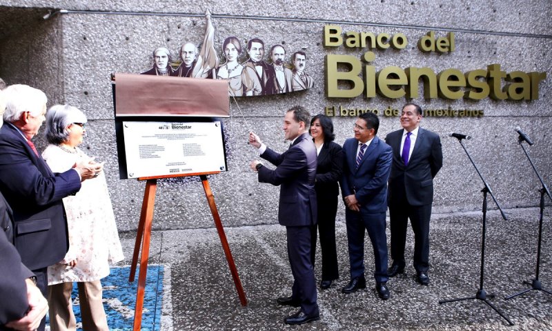 Develan placa del “Banco del Pueblo”, con créditos baratos y sin comisiones atenderá a 20 millones. 