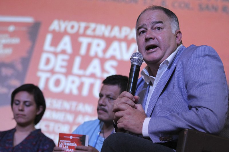 Amenazan a Héctor de Mauleón con mensaje en la puerta de su casa