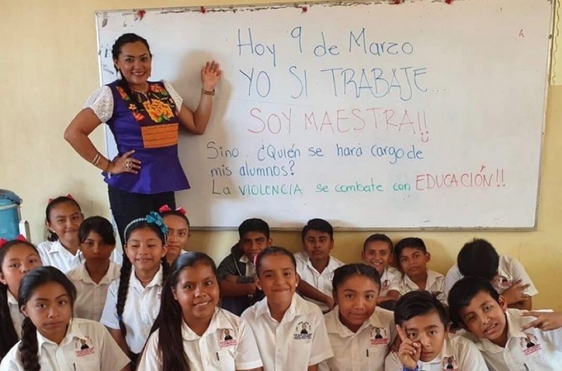 Aplauden a maestra que si fue a trabajar el 9 de marzo