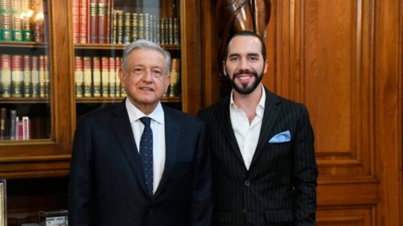 Presidente más popular del mundo le cede su lugar a AMLO; “he aprendido mucho de él” dijo. 