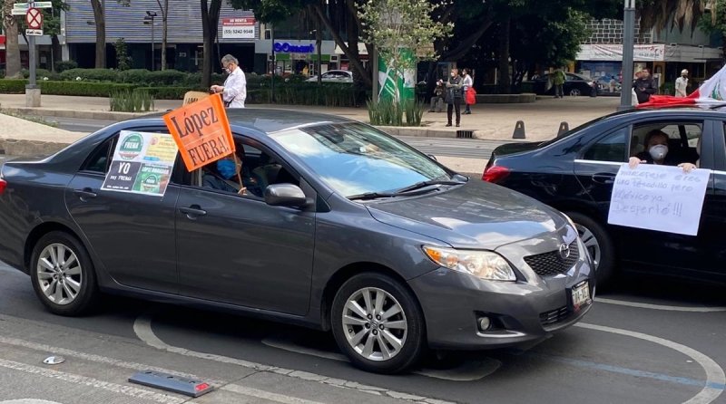 Miles de mexicanos SALEN en caravana para pedir la RENUNCIA de AMLO