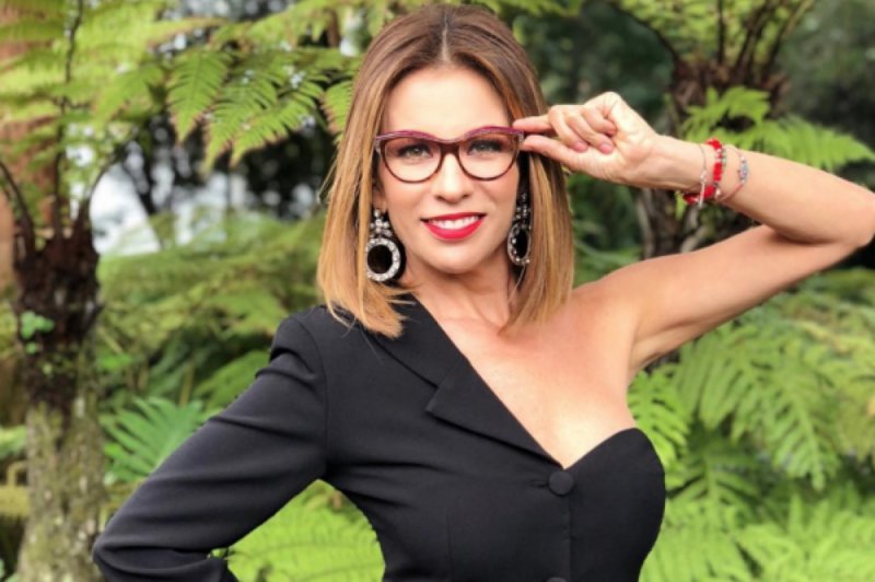 La foto de la que todos hablan: Ingrid Coronado en un jacuzzi lleno de hombres. 
