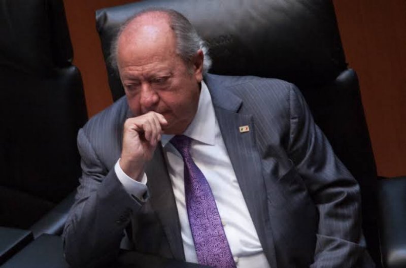 Socios y colegas de Deschamps solaparon abusos contra trabajadores de PEMEX. 