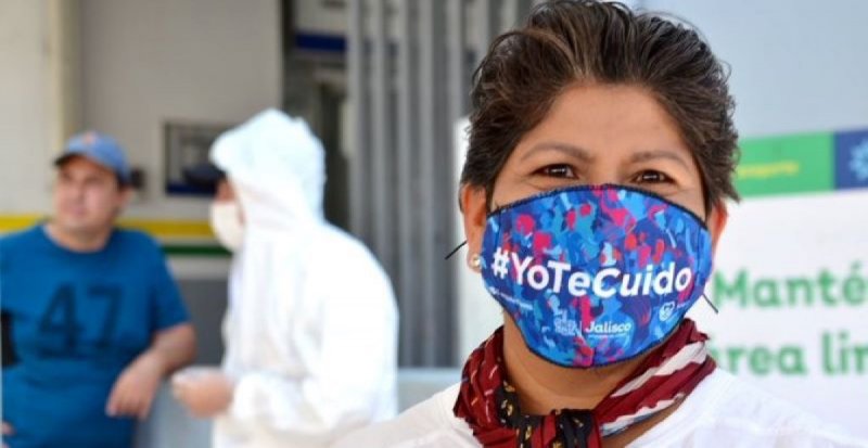 Alfaro se hace propaganda entregando cubrebocas 