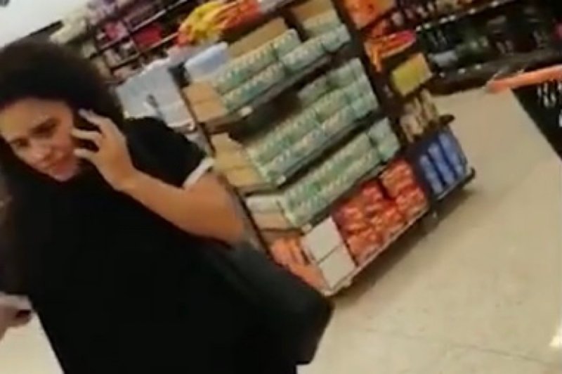 Captan a Luisa Maria Alcalde sin usar CUBREBOCAS en el SÚPER comprando VINO