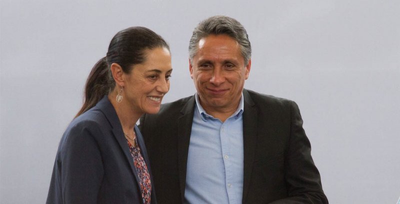 Manuel Negrete se deslinda del PRD y se une a la 4T de AMLO y Sheinbaum. 