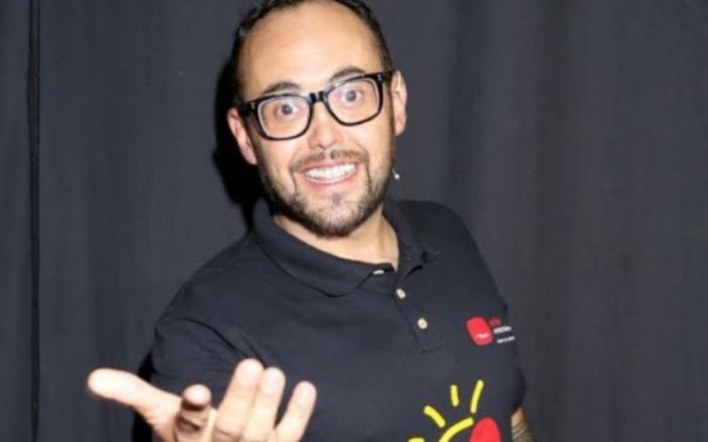 Vidente predice que Mauricio Clark volverá a ser gay.