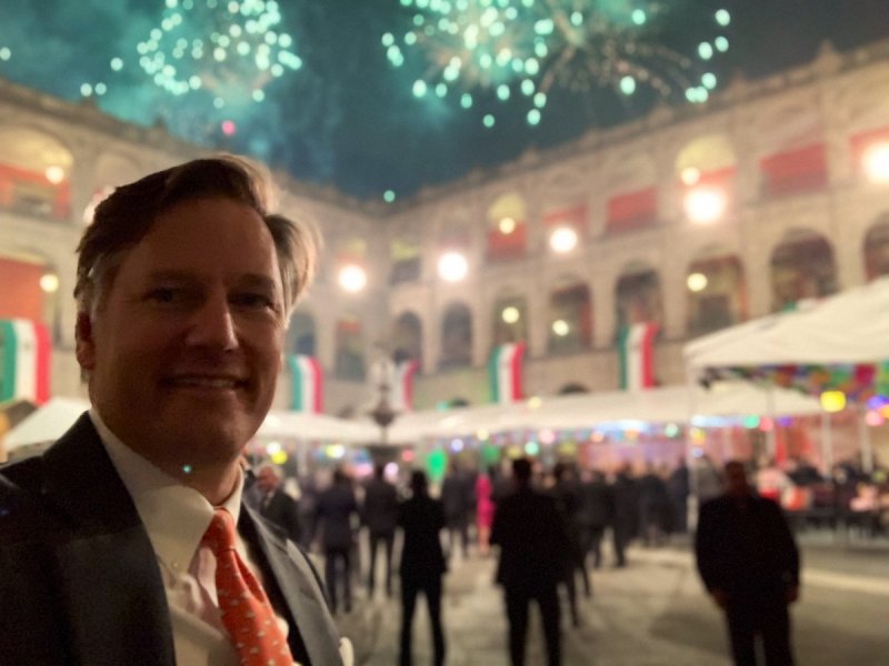 Embajador de EU revela que sí hubo invitados en Palacio, pero no accedieron a ceremonia
