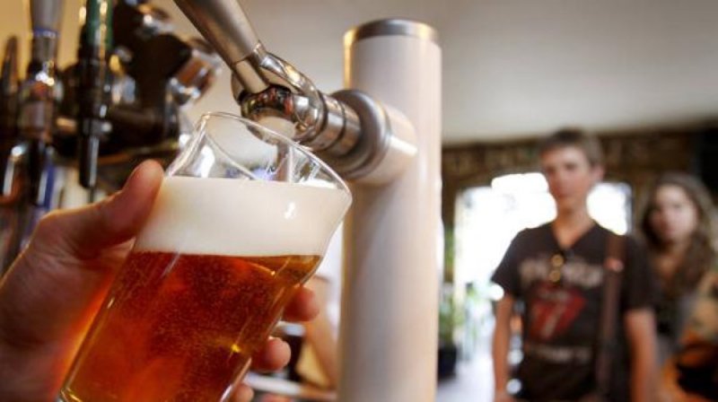 Crean la cerveza perfecta: no produce cruda y ayuda a rejuvenecer. 