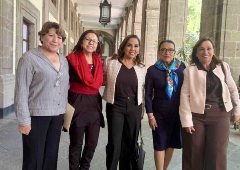 Leticia Ramírez destaca trabajo conjunto de mujeres líderes en Palacio Nacional