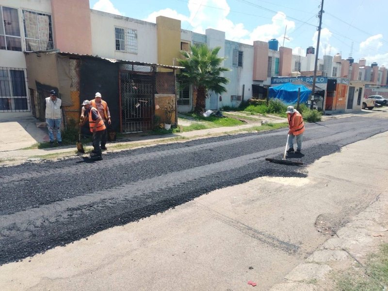 Tlajo intensifica atención emergente de bacheo durante el temporal