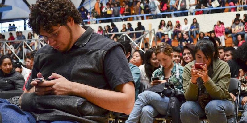 Jóvenes entre 18 y 29 años que no estudien y no trabajen tienen derecho a beca de $3,600 y seguro.