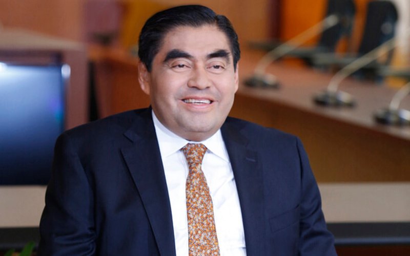 Barbosa se compromete a eliminar la corrupción en Puebla.