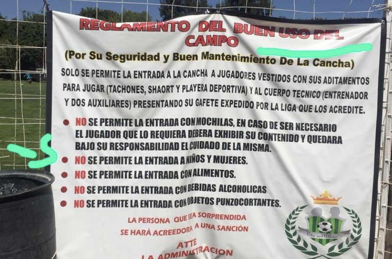 #Breaking: Por ser mujeres les niegan el acceso a campos de fútbol. 