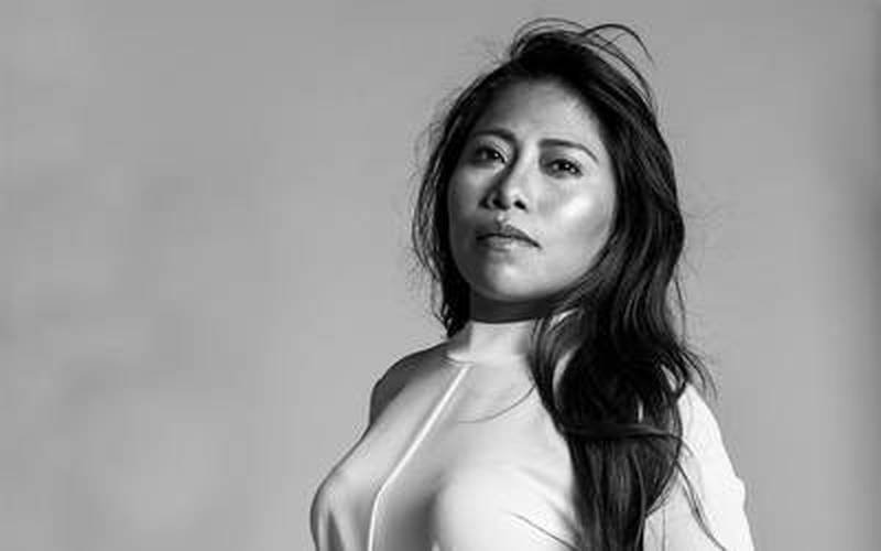 Yalitza rompe las redes con sensual escote ¿Ya lo viste?
