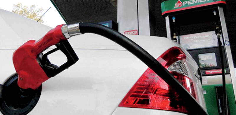 Están surtiendo gasolina con agua y varios vehículos se han descompuesto