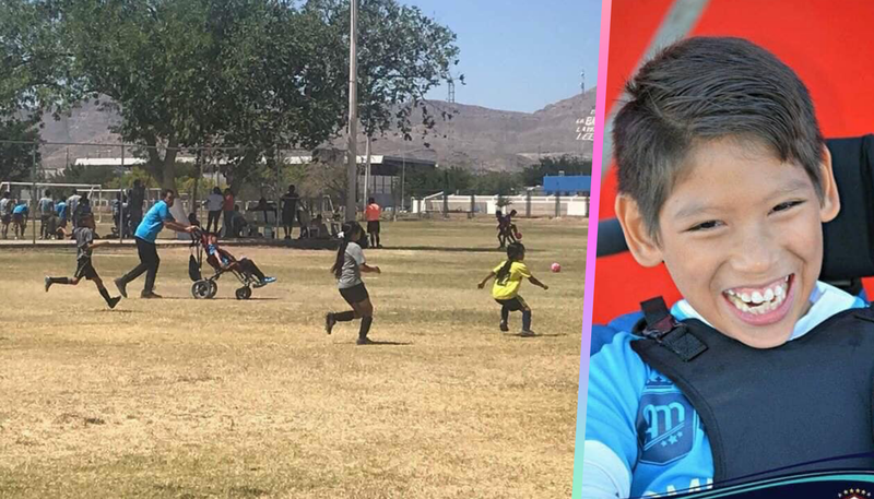 Papá empuja silla de ruedas para que su hijo pueda jugar fútbol.