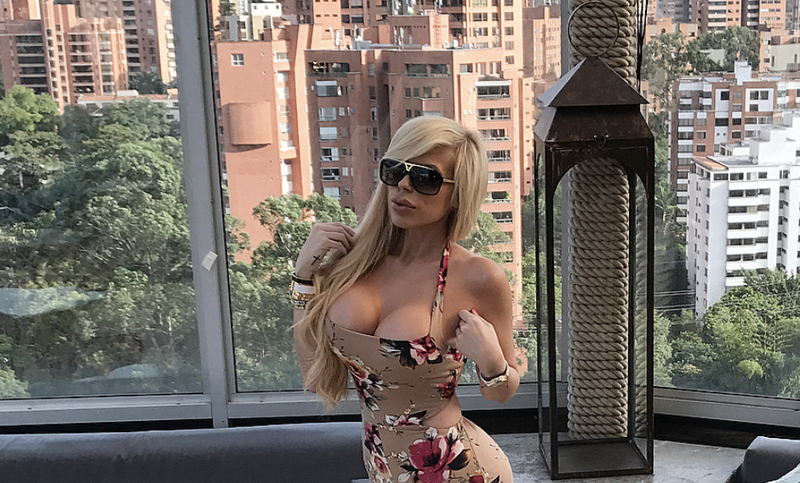 Hija de Laura Bozzo revienta las redes con lencería de encaje y serpiente 